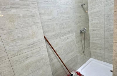 Location d’un appartement récemment rénové de 3 pièces, 6ᵉ secteur, quartier Chiajna, Bucarest, Roumanie